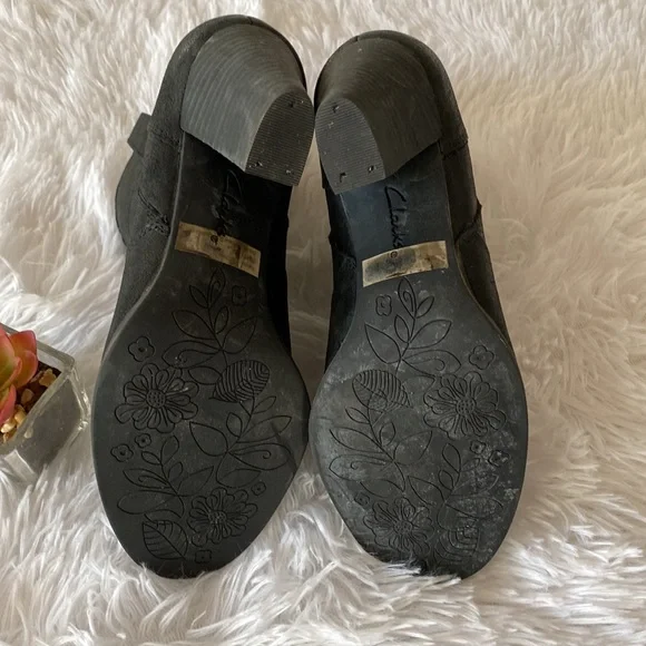 CLARKS | Artisan Black Leather Western Style heel ankle boots women’s 7 - Picture 7 of 8